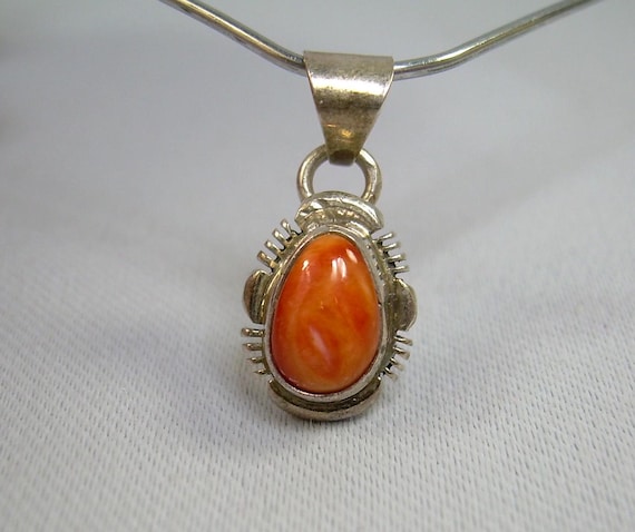 Vibrant Vintage Native American Navajo Orange Spiny Sterling Silver Necklace Vibrant Vintage Native American Navajo Orange Spiny Sterling Silver Necklace