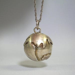 21-1/4 po. Sterling paix sur la terre pendentif cloche harmonie et collier chaîne-argent 925 vintage-atlas monde globe boule planète sphère terre carte orbe