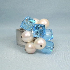 Anillo Cha Cha ESCOCÉS DE LEY - Banda ancha y pesada de plata 925 vintage - Cubos de vidrio azul y racimo de perlas blancas - Sello de Edimburgo, Escocia