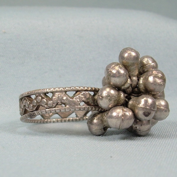 STERLING CHA CHA Cluster Ring Size 6-1/2 Vintage 925 Silver-Orbs Balls Spheres Circles Globes Cosmic Bubbles Party-Ethnic Yemen Bedouin