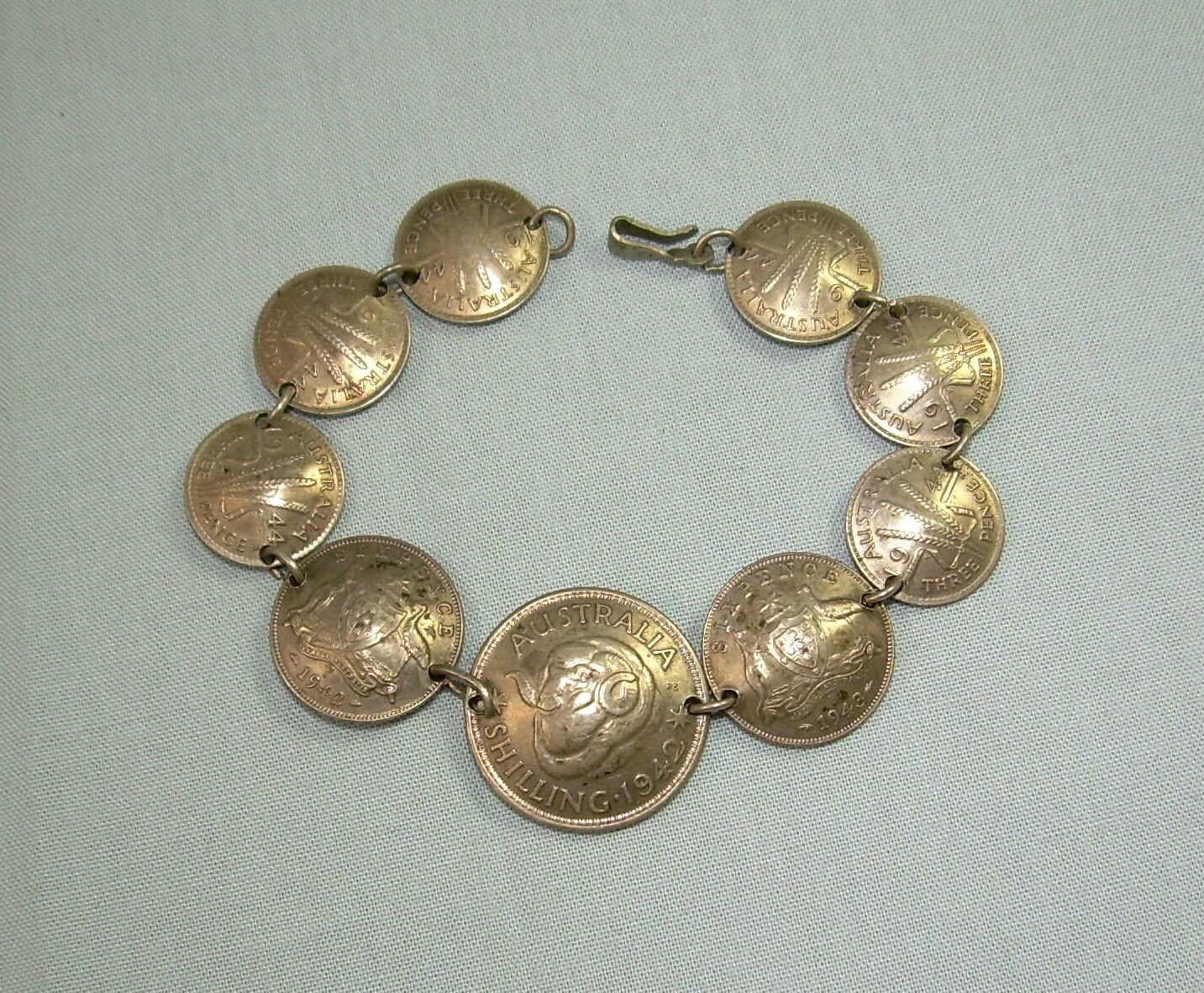 アクセサリー Vintage coinsilver Bracelet Vintage 1944 Silver Charm Bracelet 25 & 10 Cent Coins Netherlands