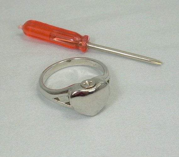 HEART ASH URN Locket Ring Size 10-Vintage Tarnish… - image 1