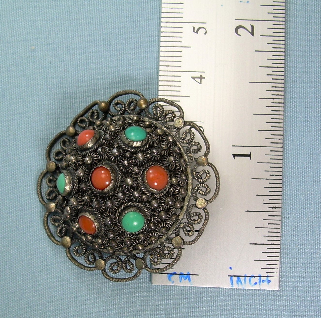Broc Ancienne Chinoise En Argent Filigrané Avec Corail, Turquoise Et Lapis-lazuli | Pièce Ethnique Vintage