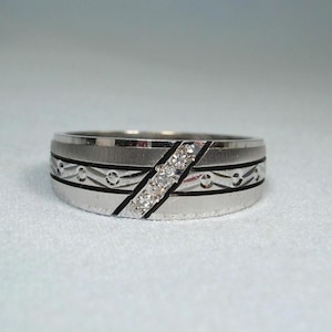 3.7g 14K ART DECO DIAMONDS Ring-Vintage 14 kt 585 au White Gold-Black Lines-Etched Carved Linear Wide Wedding Band-3 Triple Gems-Edwardian