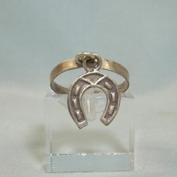 STERLING HORSESHOE Cha Cha Ring Sz 5-Vintage 925 Silver-Good Luck Lucky Protection Talisman Amulet-Tiny Dainty Little Small Dangling Charm