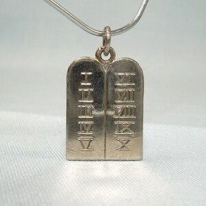 STERLING TEN COMMANDMENTS Tablet Charm Pendant-Vintage 925 Silver-God Gave To Moses On Mount Sinai-Israel Hebrew Jewish Christian Religious