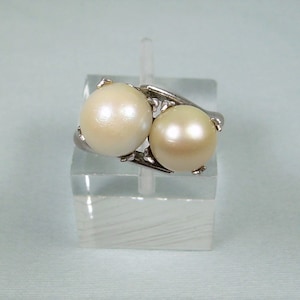STERLING PEARL Ring-Vintage 925 Silver-Two One Big One Small-Simple Organic-Dainty Setting-Nautical Clam Shell Natural Pearls-Double Pair