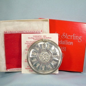 11e série-1981 Towle Eleven Pipers Piping Ornement Médaillon - Argent sterling vintage - Noël 12 jours - Boîte pochette pour cartes - Onzième