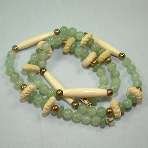 Collar de jade y hueso de buey de 76 cm (30") - Metal chapado en oro vintage - Jadeíta verde pálido - Cuentas talladas de estilo chino, japonés y asiático - Cuentas pesadas y lisas