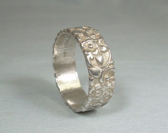 STERLING ANTIQUE FLOWERS Ring Size 6-Vintage 925 Silver-Uncas Hallmark-Fancy Ornate Floral Carved Scalloped-Stacking Stackable Wedding Band