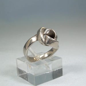 3.8g STERLING KNOT Band Ring Size 4-3/4 Vintage 925 Silver-Looping Loop Hole-McM Mid Century Modern Sculpted Art Formation-Forever Love