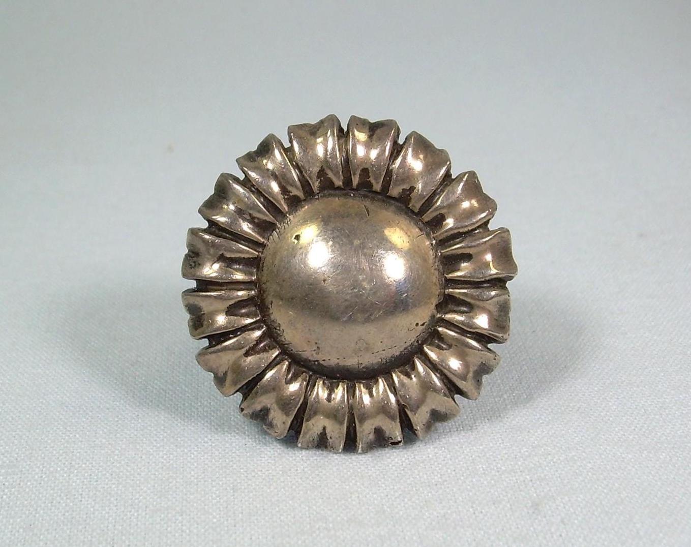STERLING SUNFLOWER Flower Ring Size 5-1/4 Vintage Sturdy 925 Silver-Bavarian Alps Edelweiss Daisy-Possibly Scandinavian-Worn Hallmark