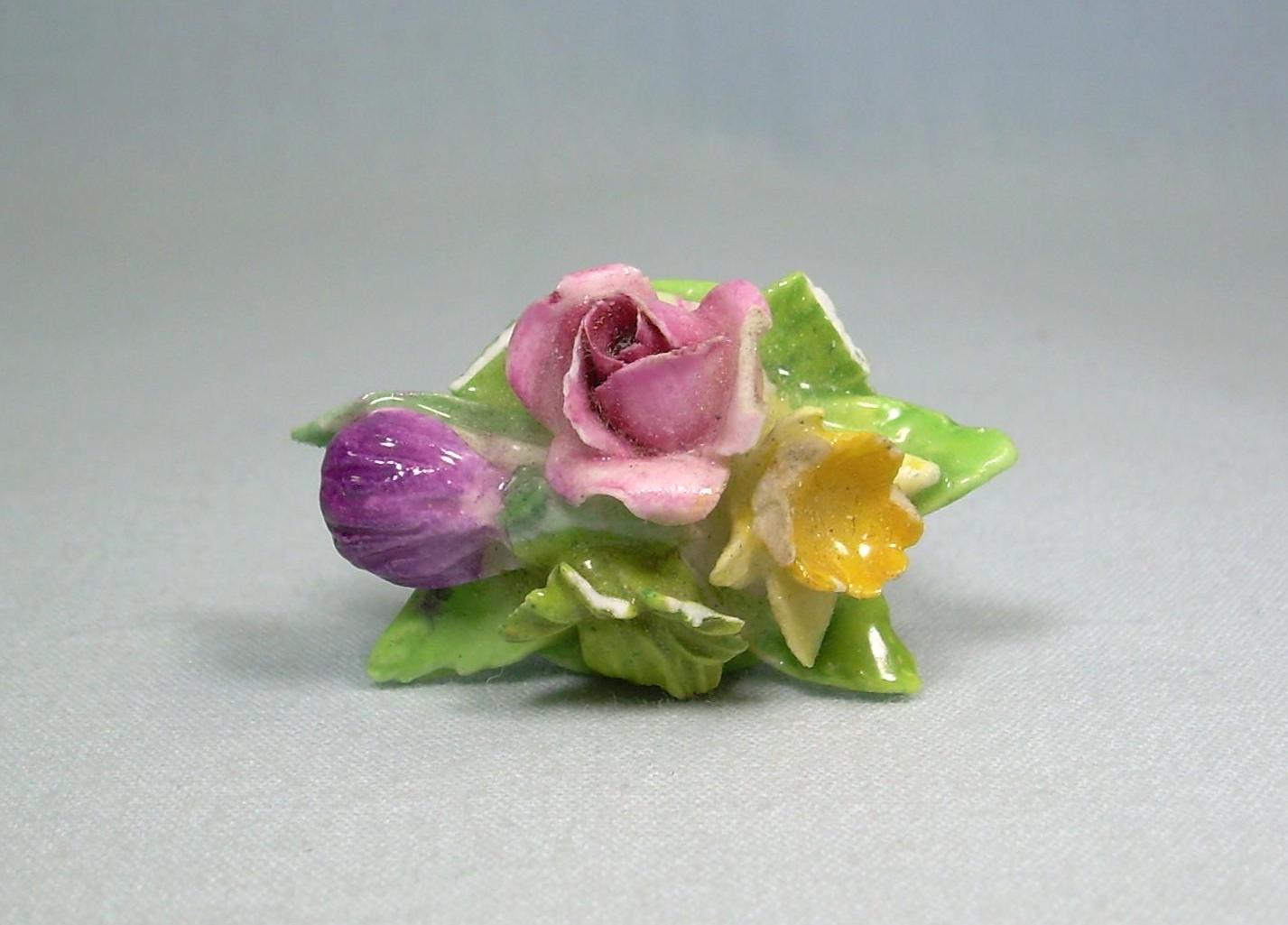 Reserved J-BRITISH ANTIQUE FLOWER Pin-vintage Enamel-porcelain