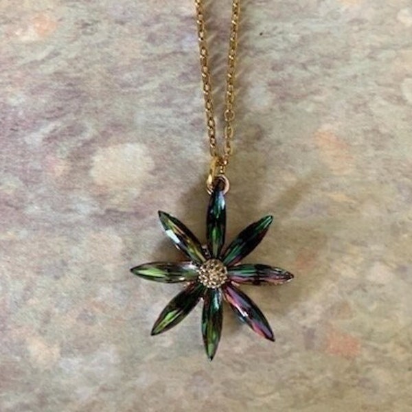 iridescent flower necklace, iridescent necklace, iridescent daisy, daisy necklace, iridescent petals, necklace flower, necklace iridescent