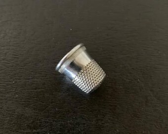 vintage metal thimble, vintage thimble, metal thimble, hash mark band, antique thimble, sewing thimble, thimble for sewing, 1950s vintage