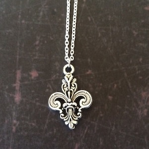 Fleur de Lis - Fleur de Lis Necklace - Fleur de Lis Jewelry - Fleur de Lis Pendant - Paris Jewelry - Paris Necklace - French Necklace - Gift