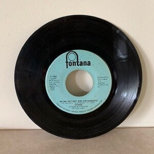 vintage 45 vinyl record, 45 records, 45 vinyl, vintage records, old records, records vinyl, 1960s vintage, vinyl records, 45 rpm records