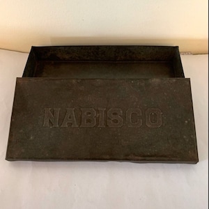 vintage nabisco tin, vintage tin, vintage tin box, vintage metal box, tin box vintage, tin vintage, nabisco tin, nabisco cracker tin, tin