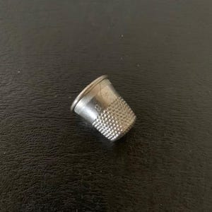 vintage metal thimble, vintage thimble, metal thimble, gift for seamstress, antique thimble, sewing thimble, thimble for sewing, 1940 sewing