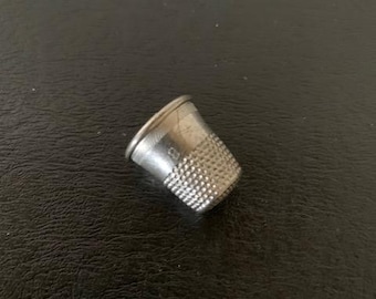 vintage metal thimble, vintage thimble, metal thimble, hash mark band, antique thimble, sewing thimble, thimble for sewing, 1940s sewing
