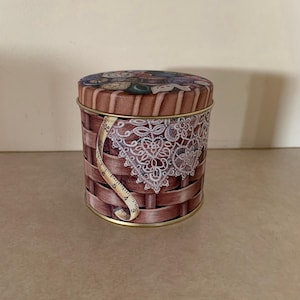 vintage sewing basket motif tin, vintage tin, decorative tin, sewing tin, tin with lid, vintage decor, vintage box, gift for seamstress, tin