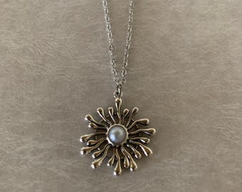 silver, pearl vintage look sun necklace, vintage look necklace, silver sun necklace, pearl sun necklace, sun necklace, sun necklace silver