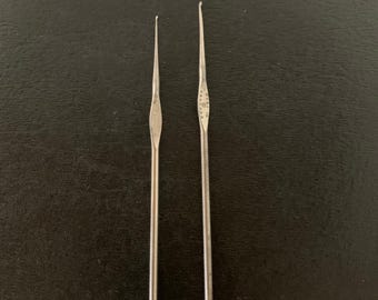set of 2 Milward steel 1940s crochet hooks, vintage crochet hook, steel crochet hook, crochet hook, set of crochet hooks, crochet hook set