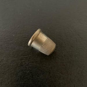 vintage metal thimble, vintage thimble, metal thimble, seamstress gift, antique thimble, sewing thimble, thimble for sewing, 1940s sewing
