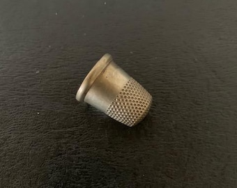 vintage metal thimble, vintage thimble, metal thimble, seamstress gift, antique thimble, sewing thimble, thimble for sewing, 1940s sewing