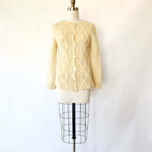 vintage mid century 1950&#39;s - 1960&#39;s cream hand knit wool women&#39;s cardigan sweater - small - medium