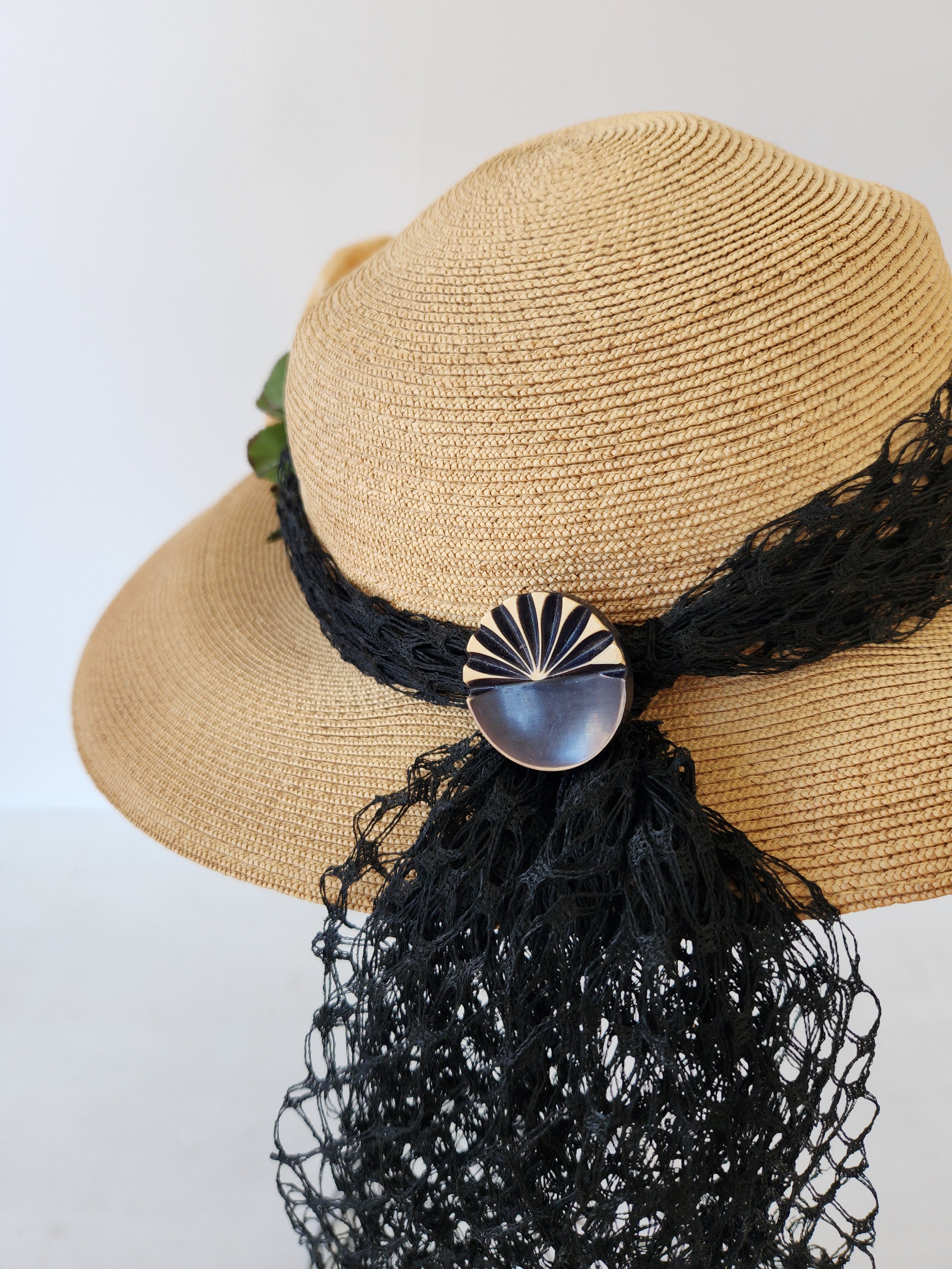 Vintage 1930s Wide Brim Straw Hat: Velvet Flowers & Black  display picture 1