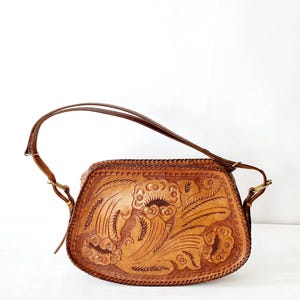 vintage 1970s hand-tooled leather bag | 1970s boho bag with adjustable top handle - shoulder crossbody strap