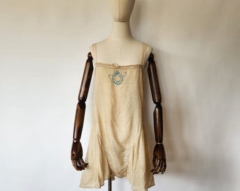 Edwardian 1910s antique beige and blue embroidered step-in - large