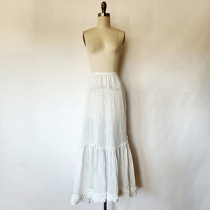 antique edwardian 1910s white cotton pleated and ruffled petticoat / skirt / vintage lingerie underwear - medium