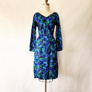 vintage 1960&#39;s blue and green floral bombshell dress - medium