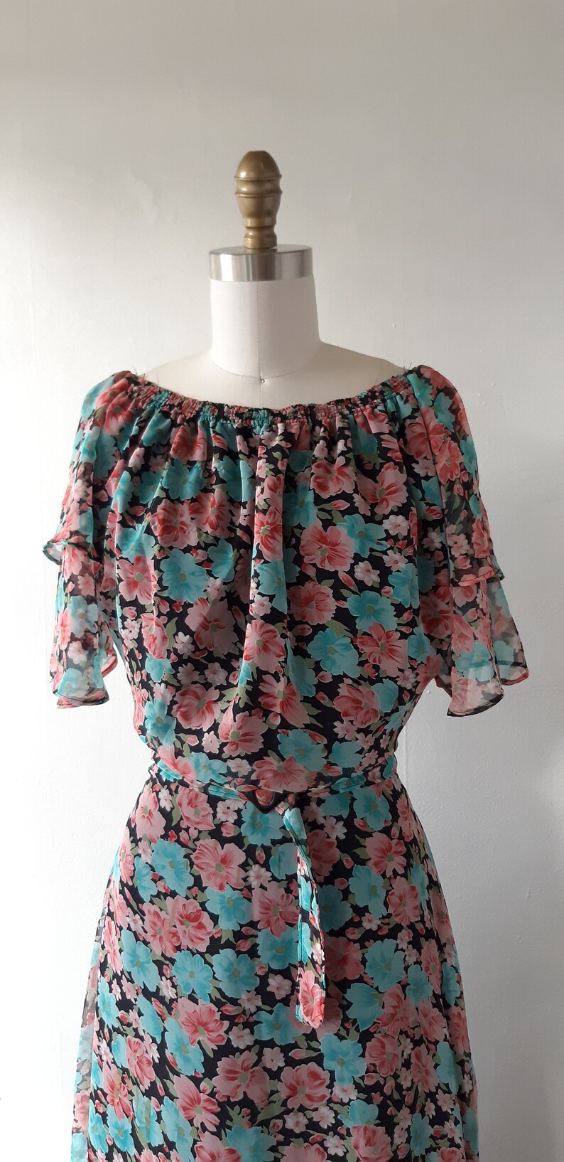 size medium vintage 1970s floral dress vintage 1970s floral print chiffon dress with flutter sleeves 70s does 30s floral dress