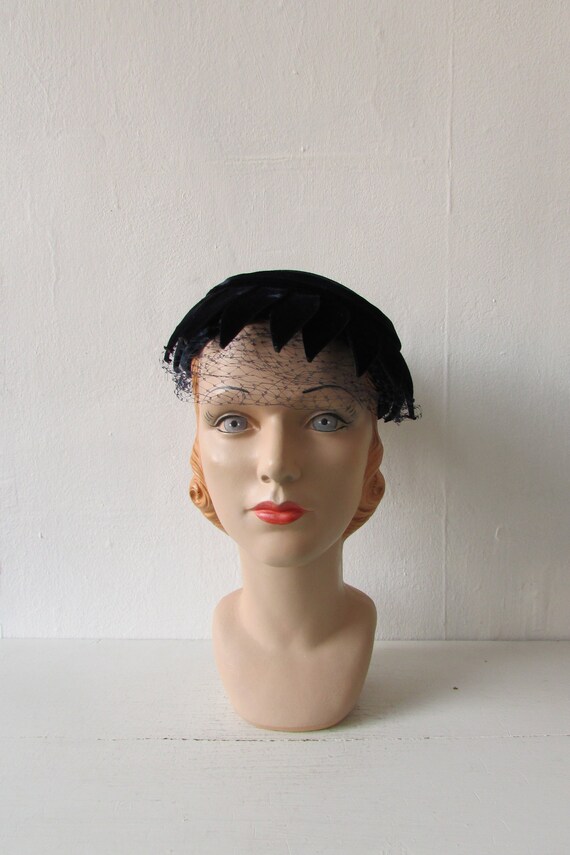 vintage fascinator hat | 1950s navy blue velvet ha