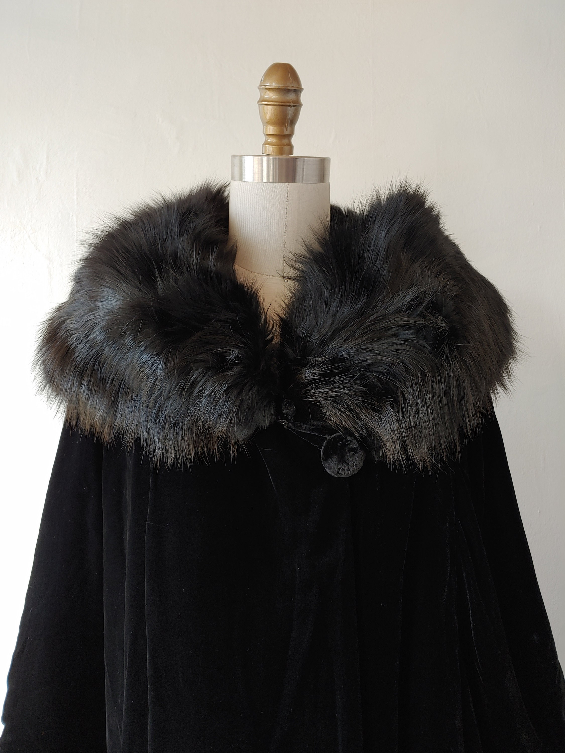 人気ブランドランキング Silk Black Antique 1930s - 1920s Velvet Trim Fur With Coat ジャケット・アウター