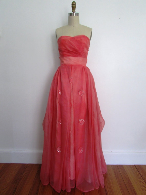 vintage 1950s pink sweetheart neckline party gown
