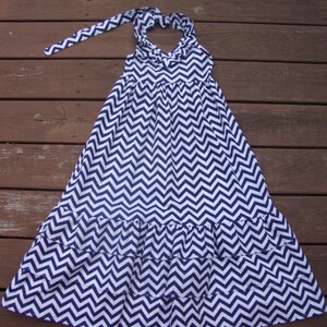 Robe Fille SO Strappy Maxi – Rayures Chevron Blanc, Taille 7-8 Ans, Neuve