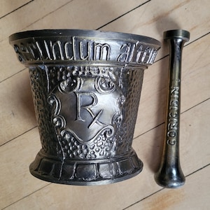 Vintage Coricidin Mörser & Stößel