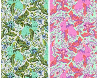 Hoppy Go Lucky di Full Moon Forest II di Tula Pink - in incrementi di mezzo metro - 100% cotone