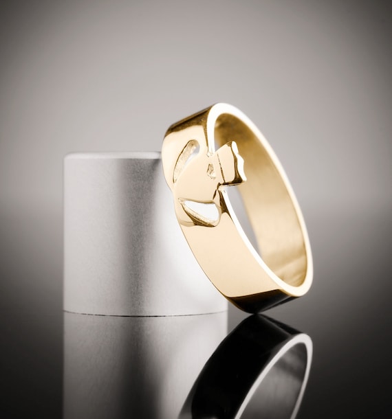 Female claddagh ring best sale