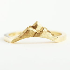 Mountain Range Ring, Mountain Textured band, Womens wedding curved mountain ring