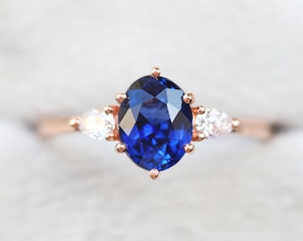 Oval Blue Sapphire ring, Oval Sapphire Diamond Ring, Three Stone Engagement Ring with Sapphire and Diamonds, Side Diamond Ring