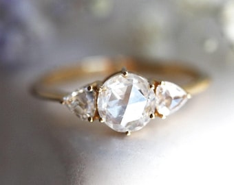 Anel de três diamantes, anel de noivado com diamante lapidado em rosa, anel de diamante redondo em ouro amarelo 14k com fixação em garras