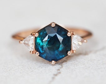 Round Sapphire Diamond Ring, Three Stone ring with 2.5ct Teal Blue Sapphire Ring, Blue Green Sapphire Engagement Ring, Unuque Alternative