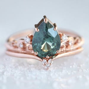 Teal Sapphire ring set, Pear engagement ring set