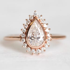 Bague poire et halo de diamants moissanite, or massif 14 carats ou 18 carats avec 0,8 carat de diamants GIA ou 0,9 carat et halo de diamants complet
