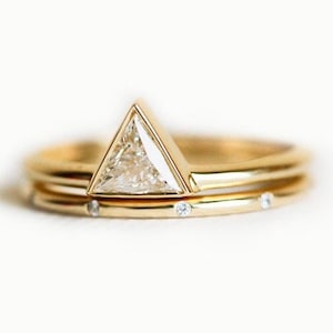 Modern triangle diamond ring set, triangle diamond set with eternity diamond band image 1